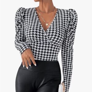 Herringbone cross over puffy shoulder top.